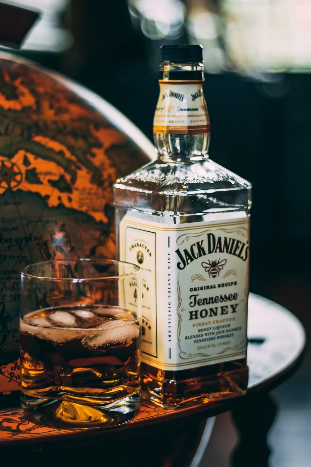 Элитный алкоголь. Виски ballantine’s hard fired. Алкогольный напиток джек дэниэлс. Алкогольные напитки для мужчин. Виски напиток.