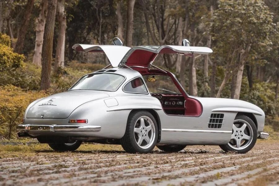 Mercedes-benz 300sl. Mercedes-benz 300sl coupe (gullwing) w198. Mercedes 300sl gullwing. Mercedes gullwing 300. Mercedes 300sl gullwing.