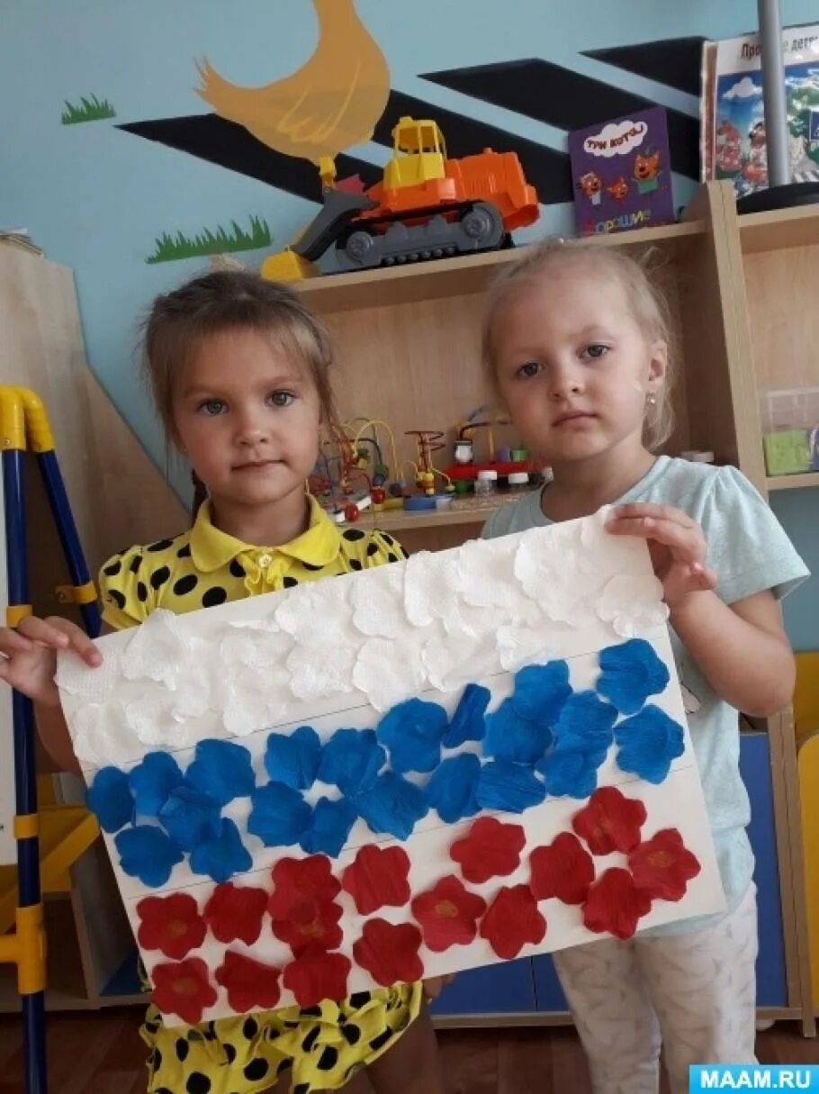 День флага в садике. Праздник флага в средней группе. Аппликация российский флаг в средней группе. Фотоотчет день флага в средней группе. Фотоотчет день флага в средней группе.