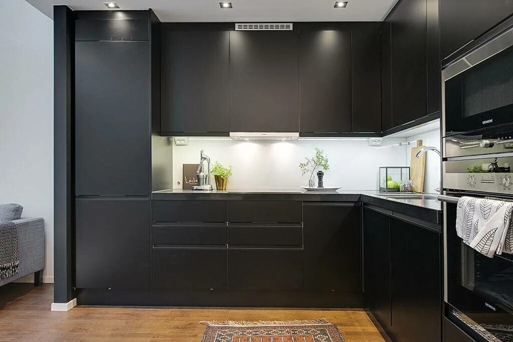 Мебель черно матовая. Черные кухни. Черная матовая кухня. Матовые кухни. Черный кухонный гарнитур.