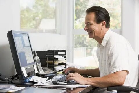 Люди которые работают на компьютере