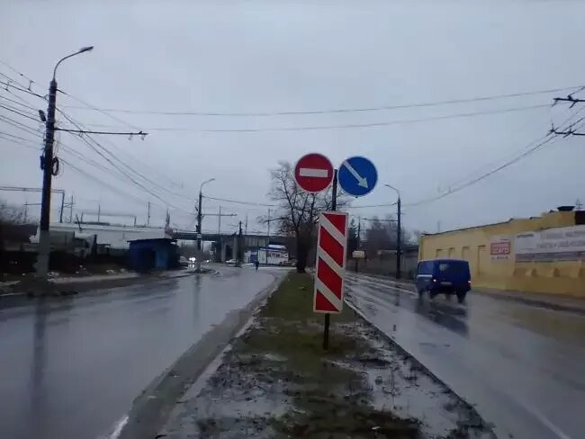 Какое наказание за кирпич. Дорожный знак въезд запрещен 3.1. дорожный знак &quot;въезд запрещен&quot; 2.1. знак кирпич на дороге. знак кирпич на одностороннем движении.