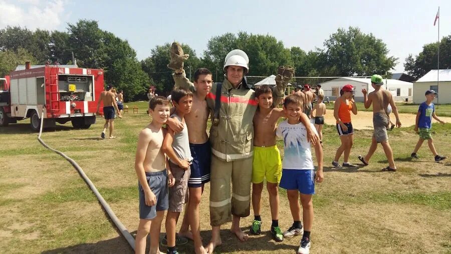 Шарья детский лагерь красный яр. Лагерь яр. Красный яр шарья лагерь. Лагерь яр. Лагерь восток.