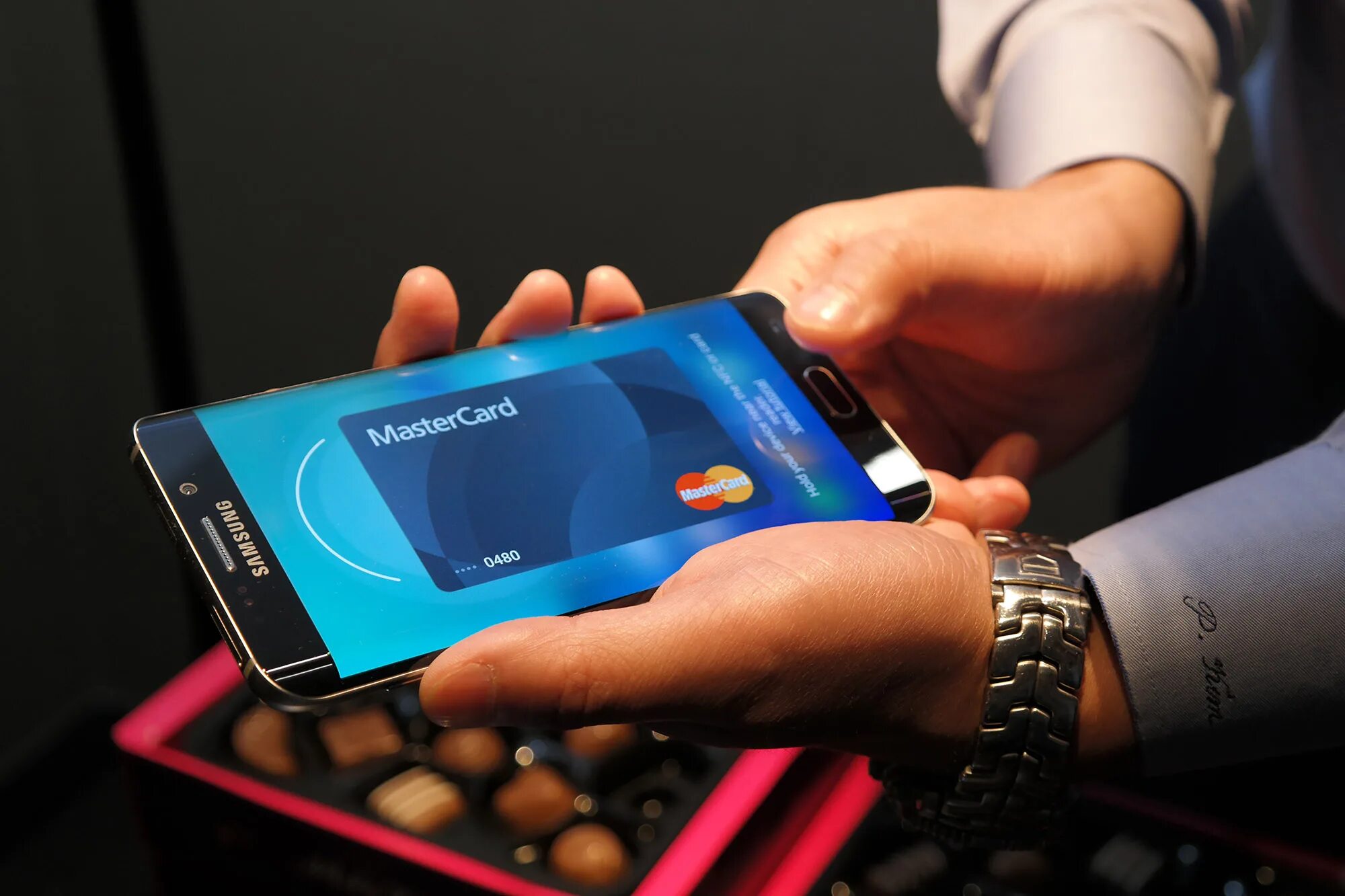 Мобильные приложения для смартфонов. Новый смартфон сервисов. Новый смартфон сервисов. Huawei дисплей 30 huawei mate. Платежная система самсунг.