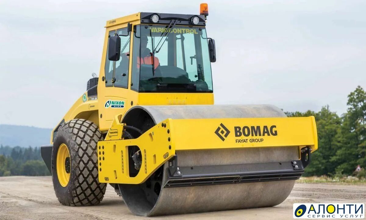 Каток с гладкими вальцами. Bomag BW 213 D-4. Грунтовый каток Bomag. Грунтовый каток Bomag 213. Каток грунтовый Bomag 213-d-4.