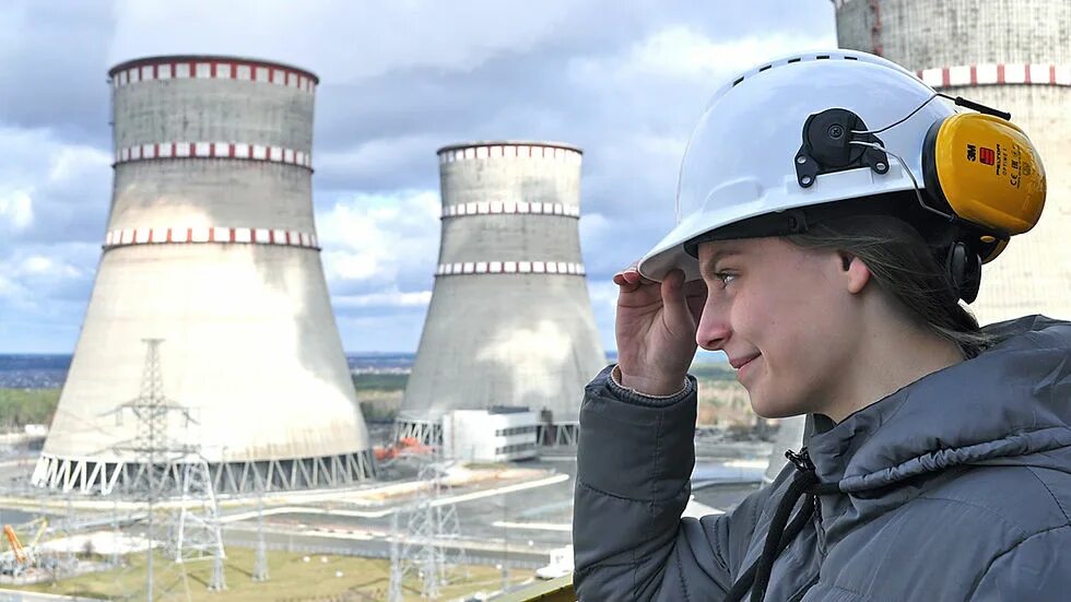 Атомные станции Украины. Атомная Энергетика Украины. Атомные АЭС на Украине. Персонал атомной станции. Энергетика украины сегодня