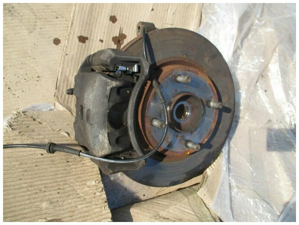 задние тормозные скобы на ниссан тииду. суппорт тиида. скоба суппорта nissan tiida. суппорт тормозной передний ниссан тиида. скоба суппорта ниссан ноут 1.