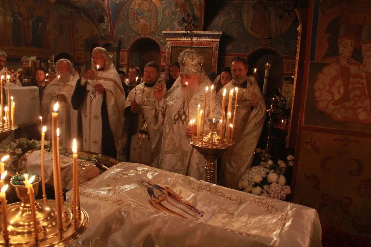 Отпевание усопшего. Отпевание усопшего в церкви.