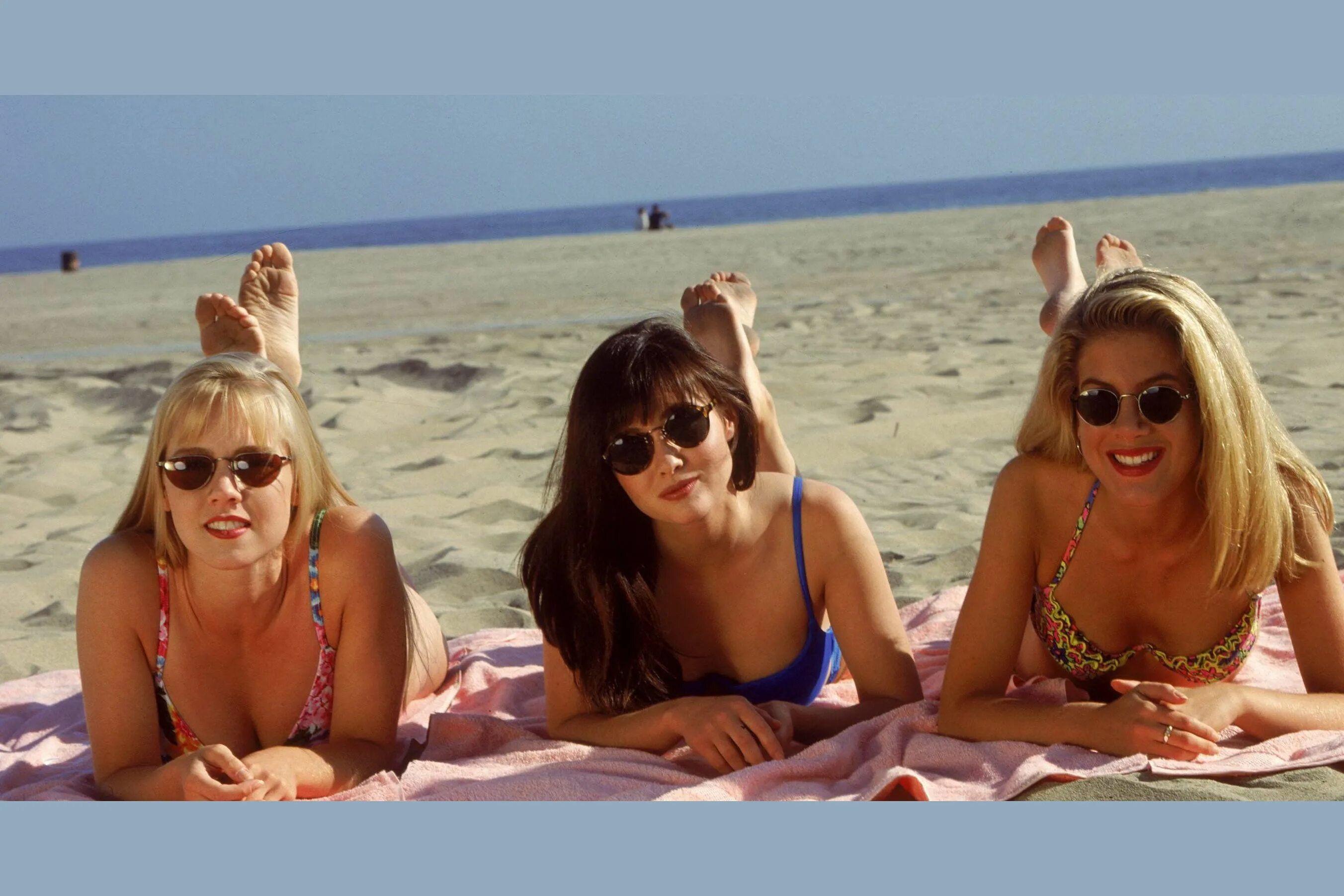 Румя 1 ые. Беверли Хиллз 90210 девушки. Беверли Хиллз 90210 на пляже. Беверли-Хиллз, Калифорния 90210.