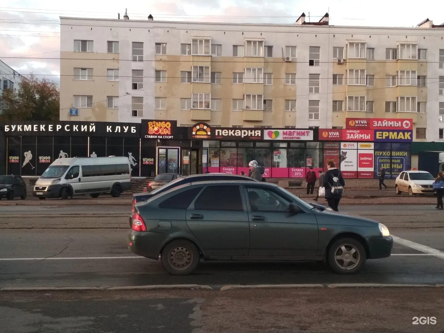 Революционная 52 перекресток. Революционная 52 уфа. Революционная 52 уфа на карте. Революционная 52 уфа. Революционная 52 уфа перекресток.