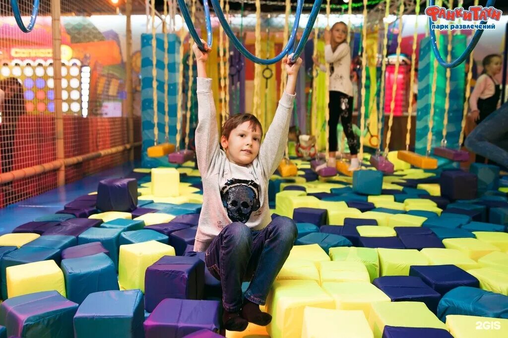 Фанки Таун Ставрополь. Фэмили парк Ставрополь на Серова. Family Park Ставрополь Черняховского. Фанки Таун Ставрополь космос.