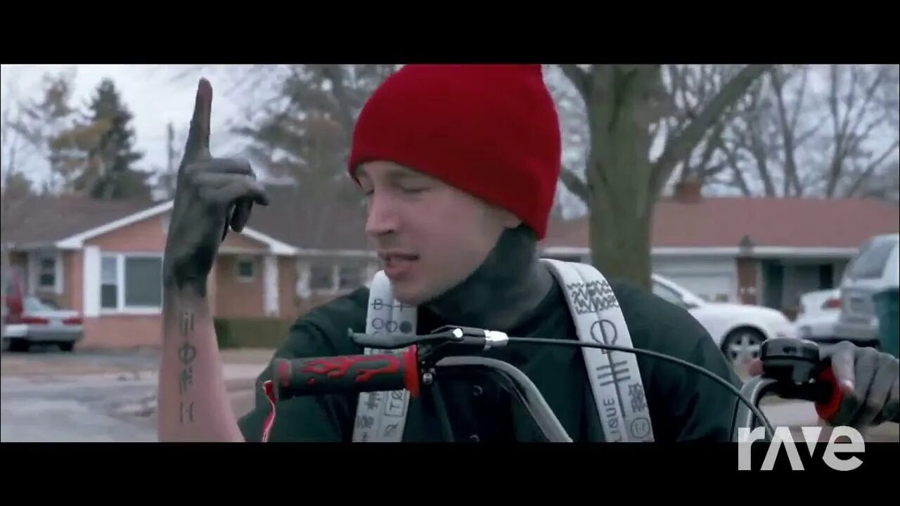 Парень на велосипеде клип. Twenty one pilots stressed. Пара на велосипедах. Красивые парни на велосипедах. Парень на велосипеде клип.