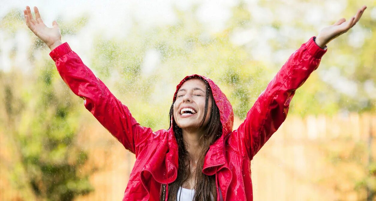 Ликующая толпа людей. Веселый человек. Смех людей. Толпа ликует. Люди радуются видео.