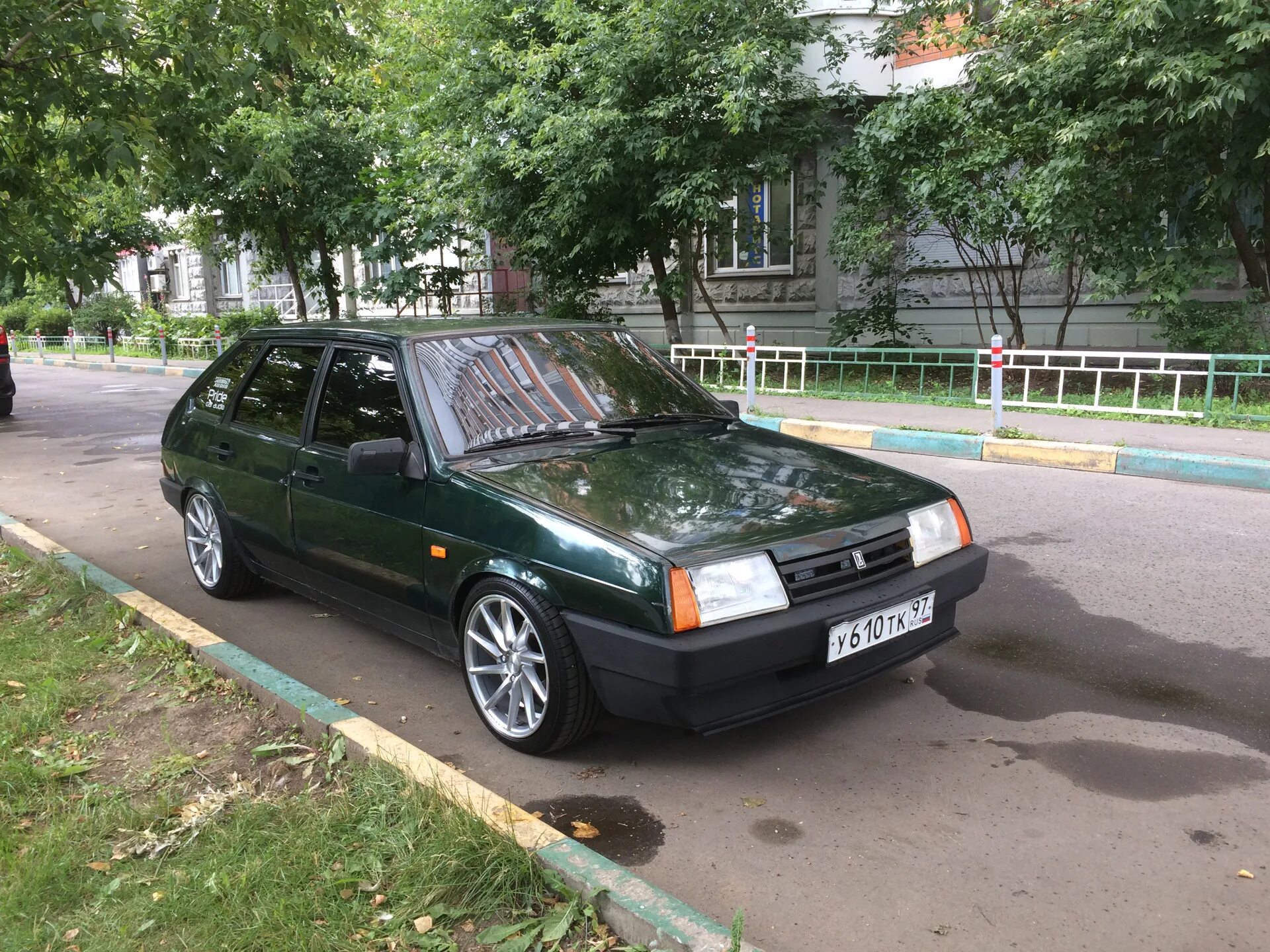 Ваз 21099 серебристая на литье. Ваз 2109 на дисках r16. Ваз 21099 торусы. Ваз 09 099. Ваз 2109 черная r16.