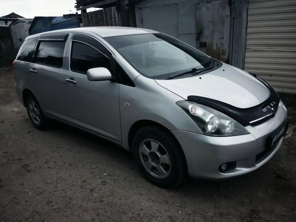 Мухобойка Toyota Wish 2010. Toyota Wish 1. Тойота Виш 1.8. Дефлектор на капот Тойота Виш 2003.