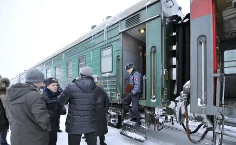 Посадка вагонов в поезде
