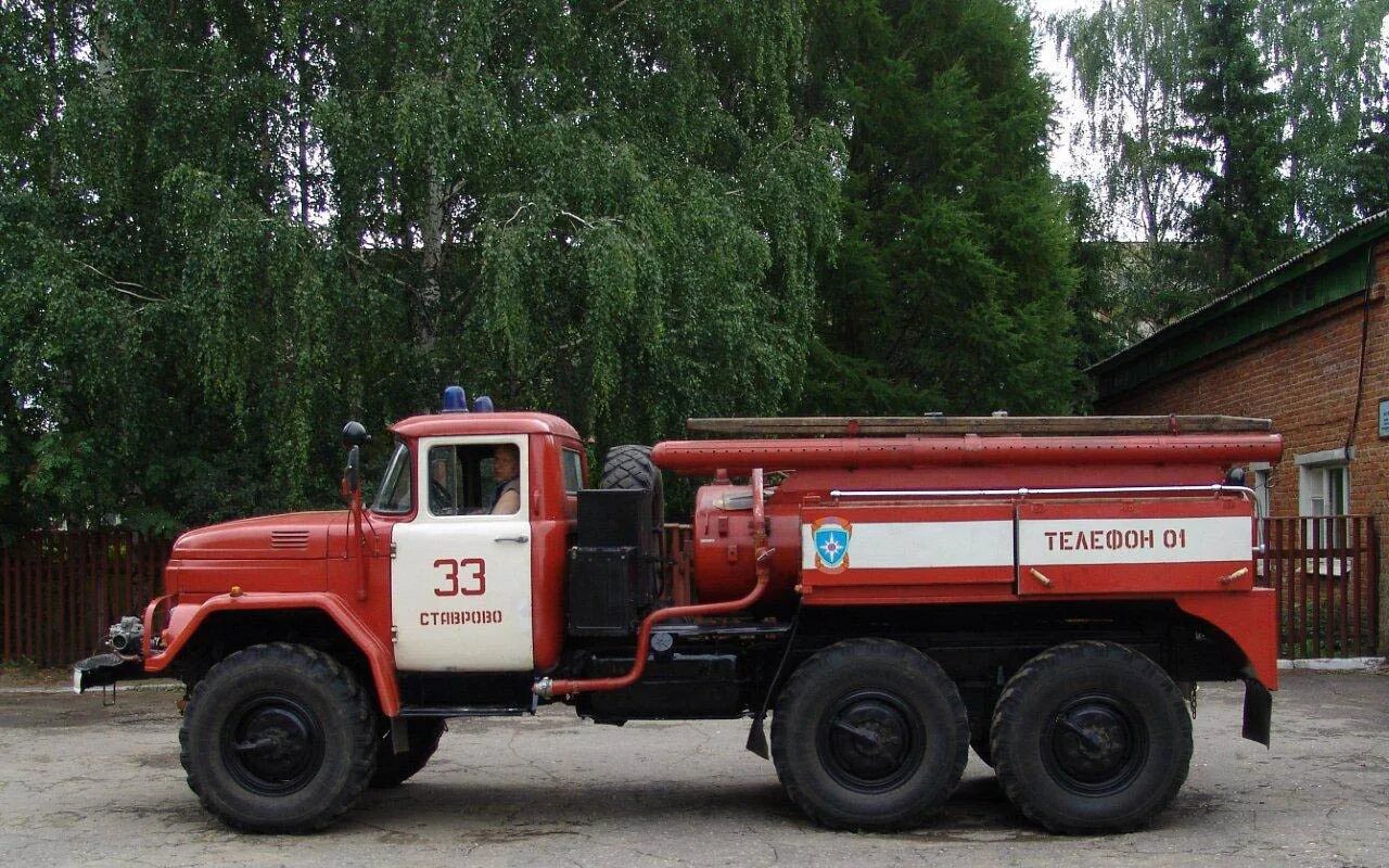 Пожарный автомобиль зил 131. АРС-14 ЗИЛ-131 пожарный. ЗИЛ 131 АЦ. ЗИЛ 131 пожарная цистерна. ЗИЛ-131 водовозка пожарная.