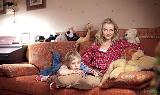 Бузова сыграла свадьбу, а Гагарина улетела к океану: с кем звезды встретили Новы