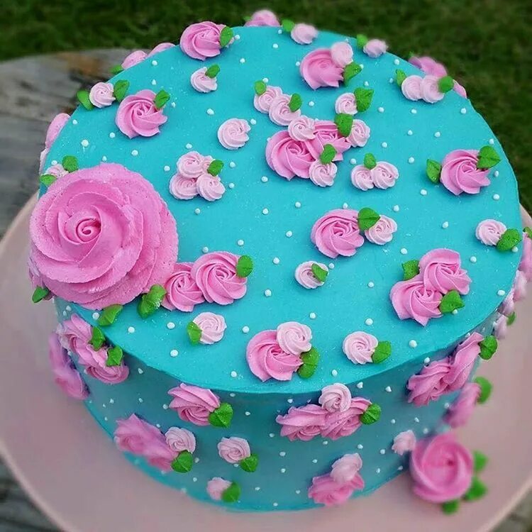 Как украсить торт девушке. Украшение торта для девочки. Торт круглый. Красивые торты для девочек. Торт для девочки простой.