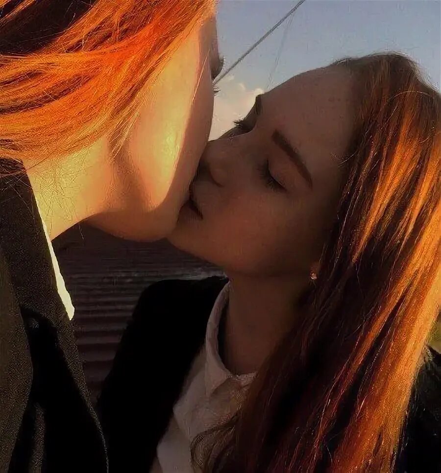 Lesbians pictured. Рыжие девушки лесбиянство. Самые красивые рыжие лесби. Красивые рыжие девушки лесби. Девушки би.