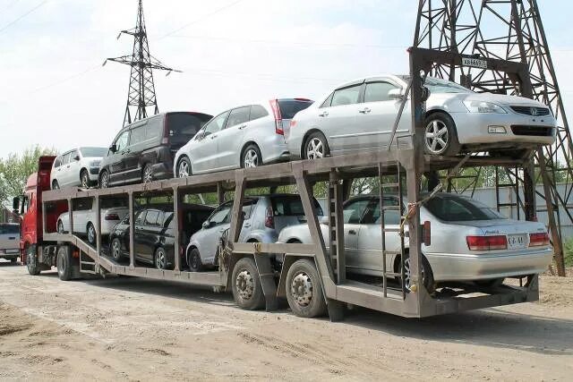 Сколько автомобилей во владивостоке. Автовоз. Автовоз с японскими машинами. Атовоз с я понскими мащтгамт. Автовоз Владивосток.