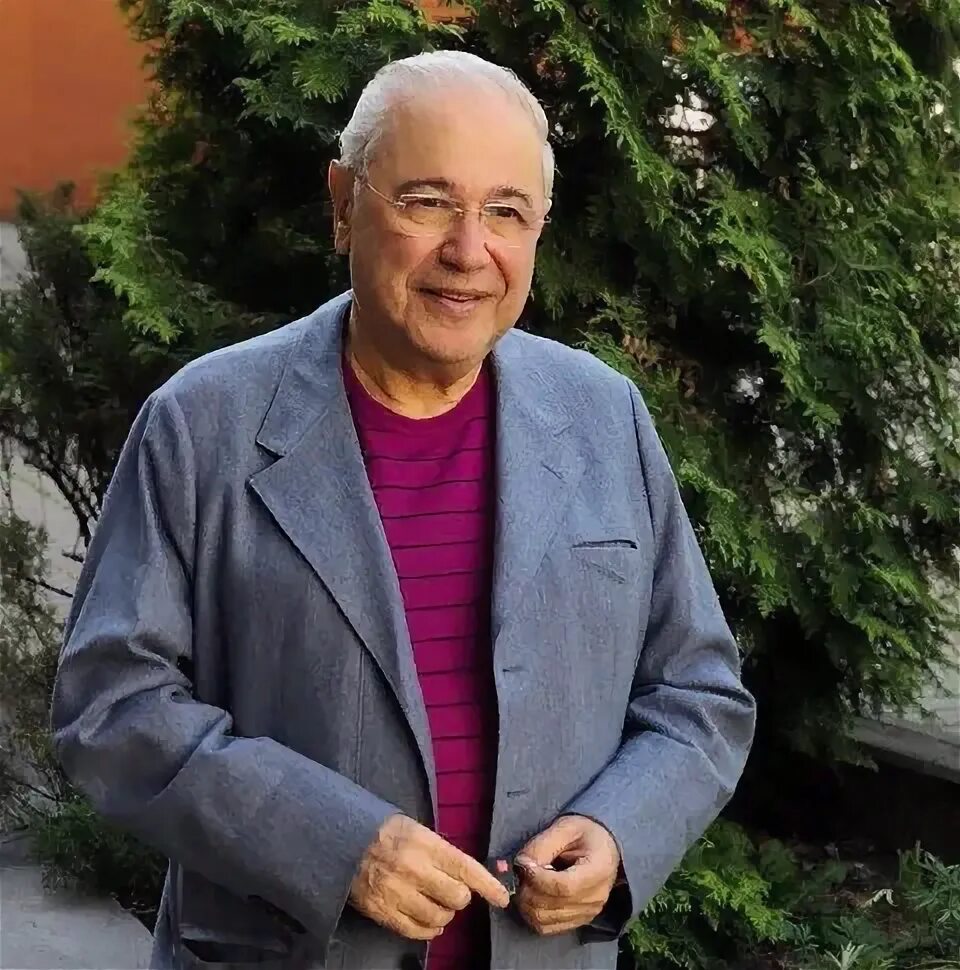78-летний Евгений Петросян в третий раз стал отцом. У него и его супруги Татьяны