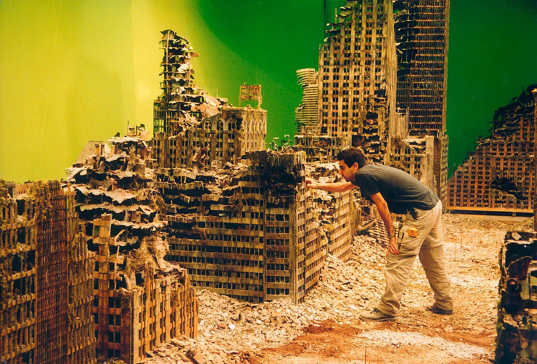Бегущий по лезвию 1982 декорации. Что происходит с макетом. Парк зарядье рельеф. Макет города для съёмок. Здания из фильмов.