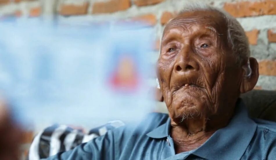 Самый старый человек в мире Мбах.