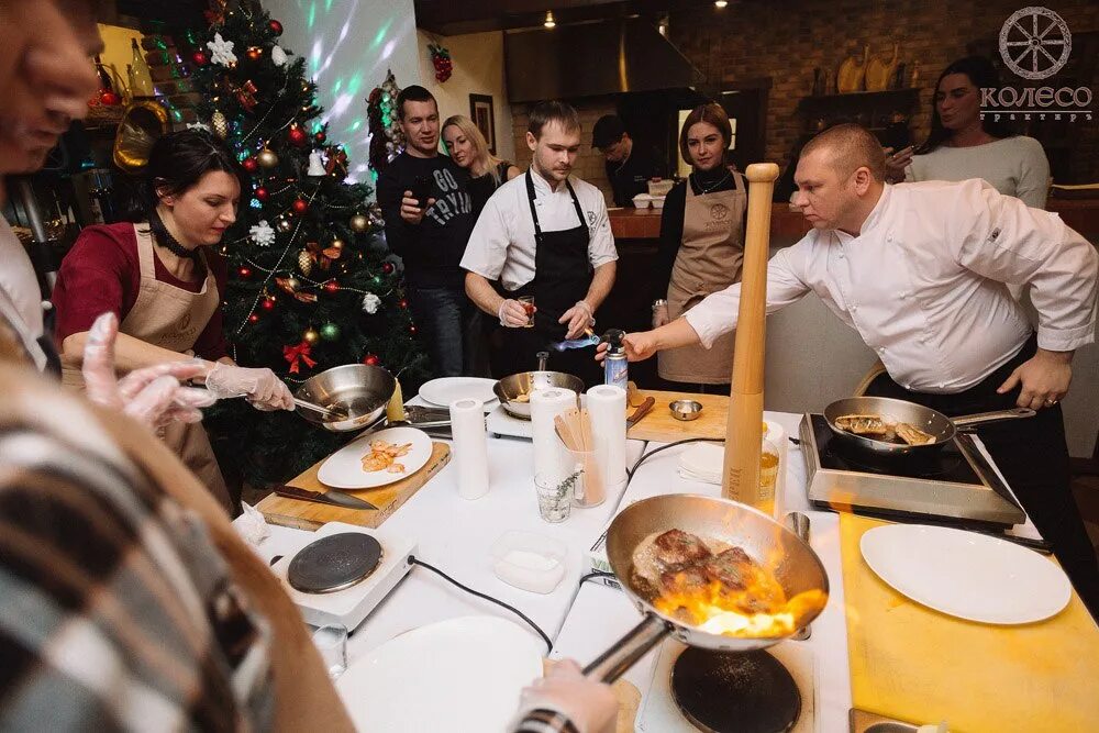 Кафе колесо киров сурикова. Киров кафе колесо на сурикова меню. Колесо на спасской киров меню. Колесо сурикова 19 меню. Трактир колесо киров сурикова.