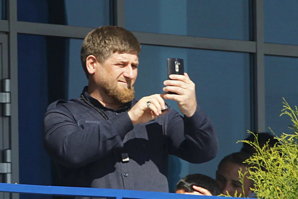 Рамзан кадыров. Кадырову разрешили. Рамзан кадыров в профиль. Рамзан кадыров глава чеченской республики. Кадыров 2022.