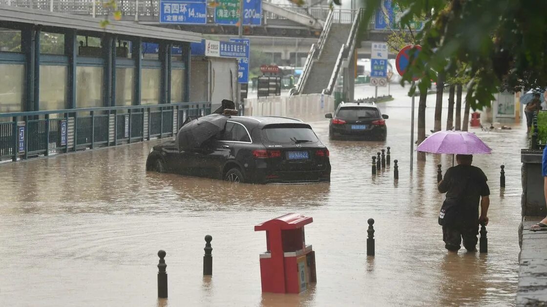 Какое наводнение в китае. Наводнение. Наводнение в Китае. Наводнение в Пекине. Потоп в Китае.