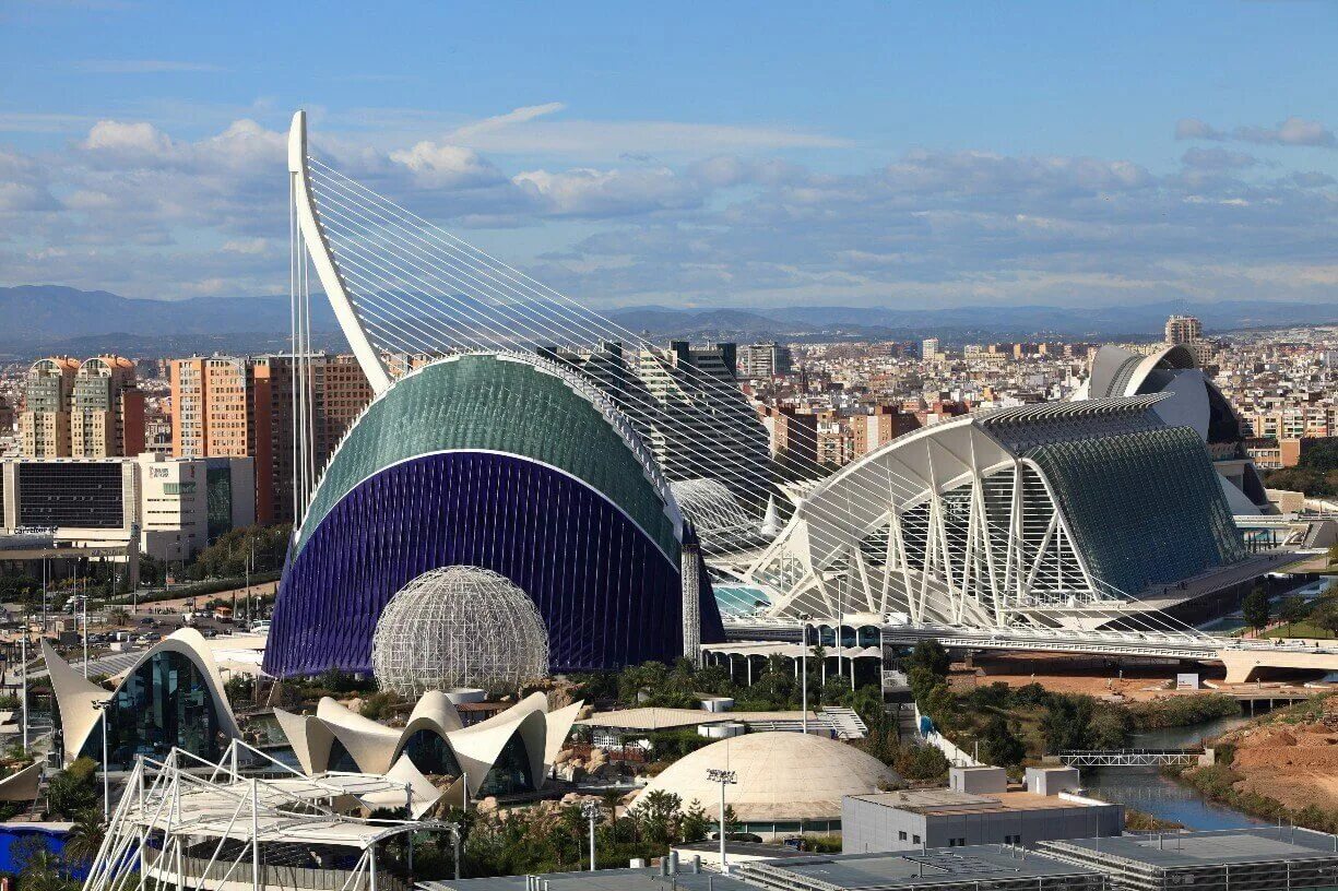Валенсия это где. Валенсия Испания. Валенсия город в Испании. Валенсия Испания достопримечательности. Город искусств и наук Валенсия.