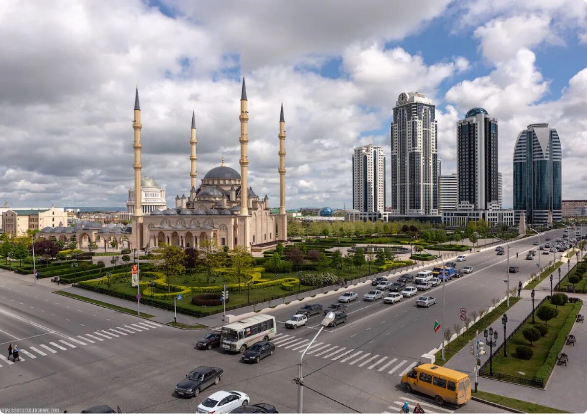 Грозный. Чечня 2023 грозный. Ночной грозный 2023. Грозный мечеть сердце чечни 2021. Высотки грозный сити.