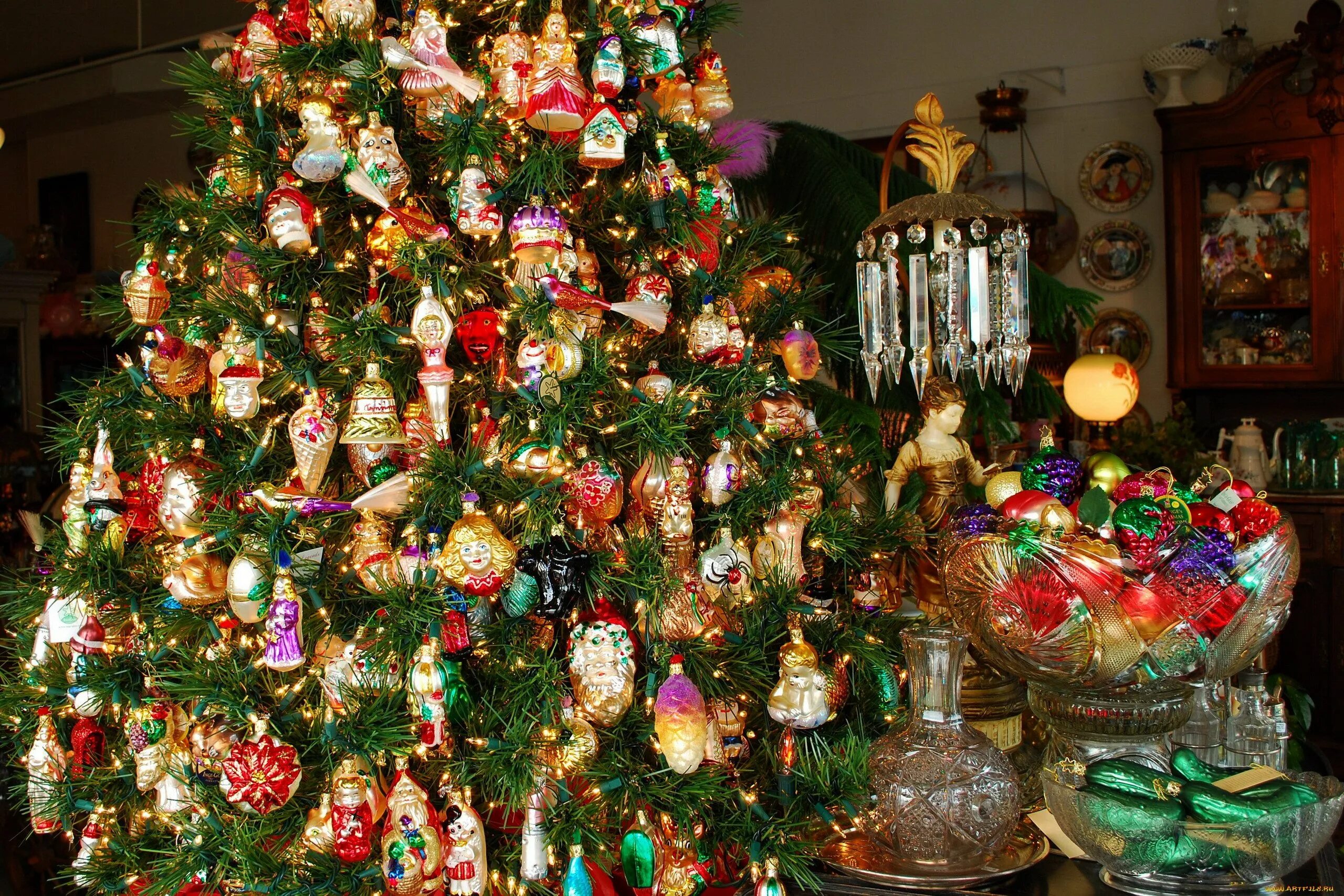 Прийти на елку. Новогодние елки и игрушки. Новогоднее украшение "ёлка". Елка с игрушками. Красивые игрушки на елку.