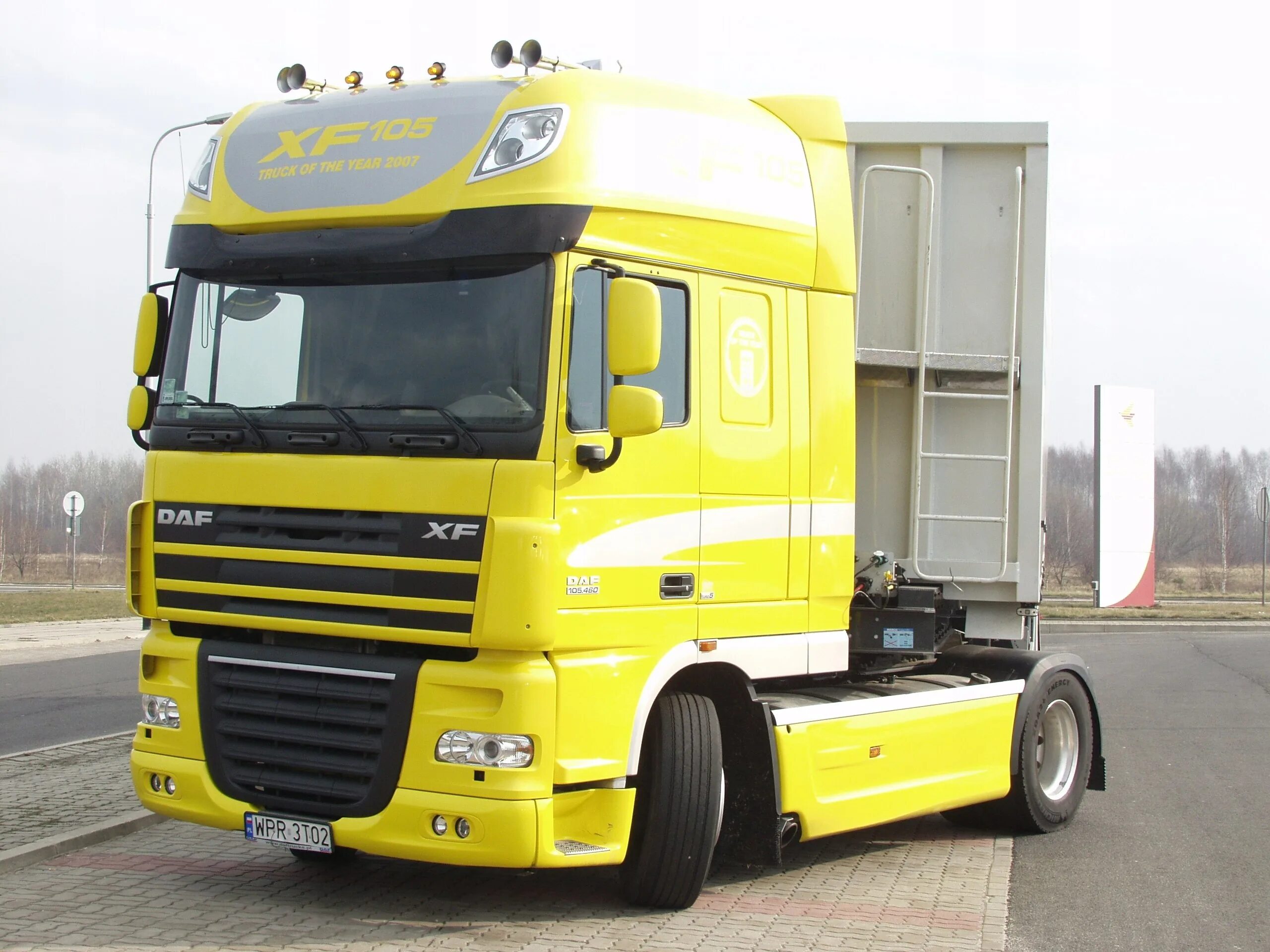 Газы даф 105. Daf 105. daf xf 105 super space cab. daf xf 95 super space cab. даф 105 с контейнером.