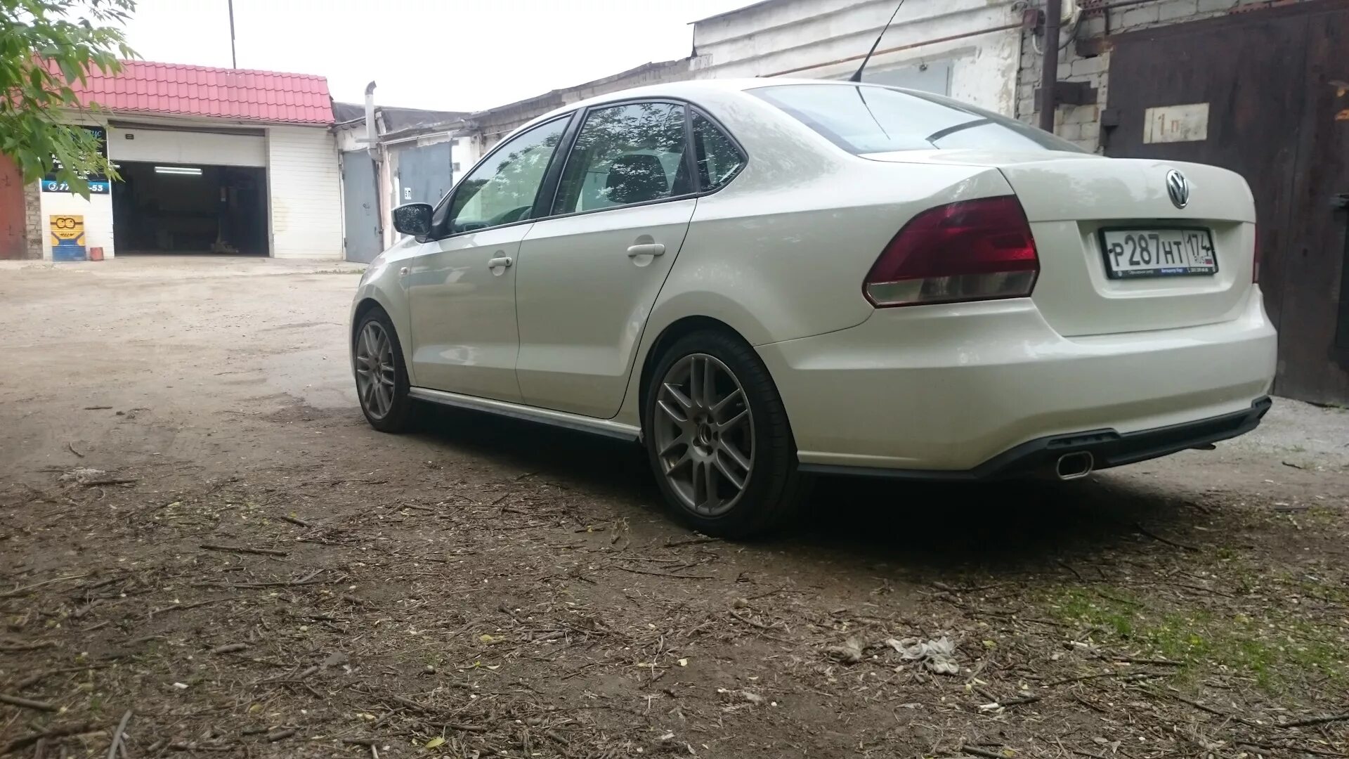 Порог фольксваген поло седан. Пороги MW Tuning Polo sedan. Пороги Фольксваген поло седан 2011. Пороги поло седан gt. Порог VW Polo sedan 2011.