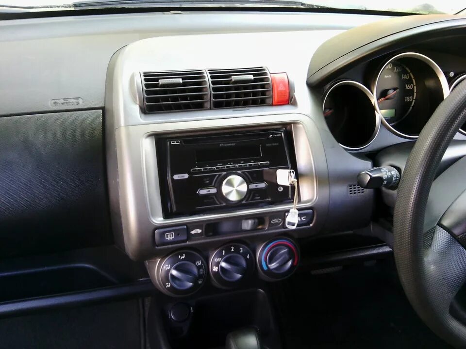 Штатная магнитола хонда цивик 4д 2008. Магнитола honda element. Штатная магнитола хонда авансир. Магнитола штатная civic 5d 2013. Honda cr-v потух мафон.