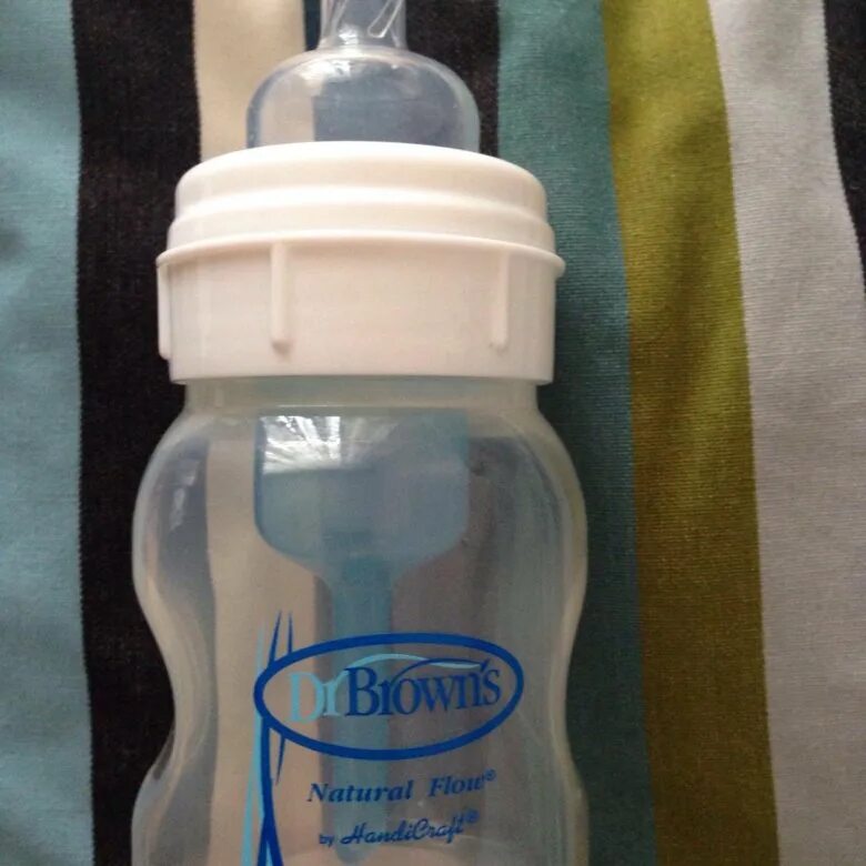 Новая бутылочка. Бутылочка для кормления от коликов. Детская бутылочка от коликов. Бутылочка против коликов для новорожденных. Бутылочка для кормления против коликов велком бейби.