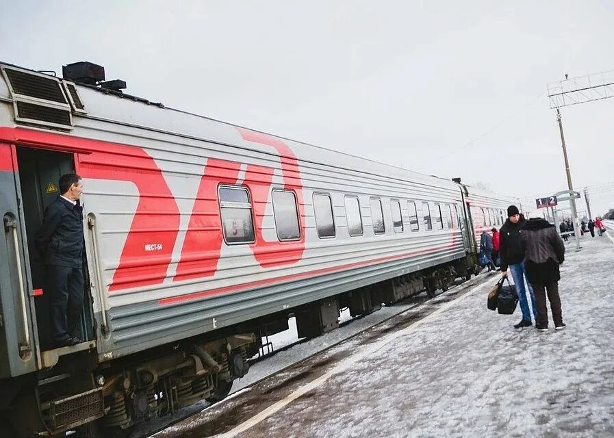 Ржд купить билет на поезд саранск москва. Поезд дальнего следования. Поезд Москва. Электричка зимой. Пассажирские железнодорожные перевозки.