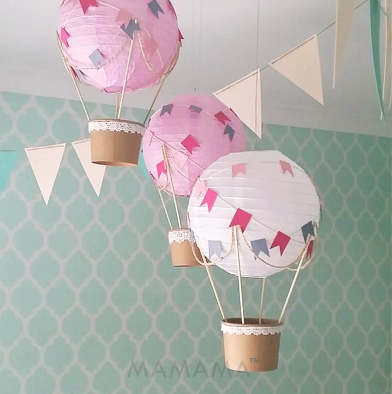 Воздушный шар декор. Декоративный воздушный шар с корзиной. Воздушный шар с корзиной декор. Поделка воздушный шар с корзиной.