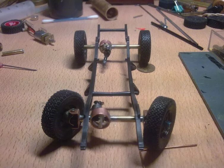 Самодельная машинка на радиоуправлении. Rc drift 1/10 mst. Шасси для v666. Рама для радиоуправляемой машинки. Металлический конструктор merkur m8.