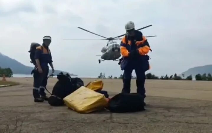 Два вертолета вылетели