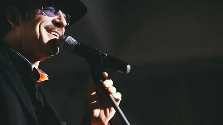 брэнт догерти в деттсв. дрю фуллер улыбка. кевин зегерс молодой. красивый черноволосый парень. зелено глазый.