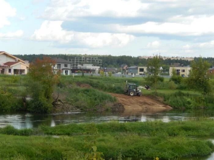 Поселок река река живут. Поселок река-река в Звенигороде. Микрорайон река река Звенигород. Река-река коттеджный поселок.