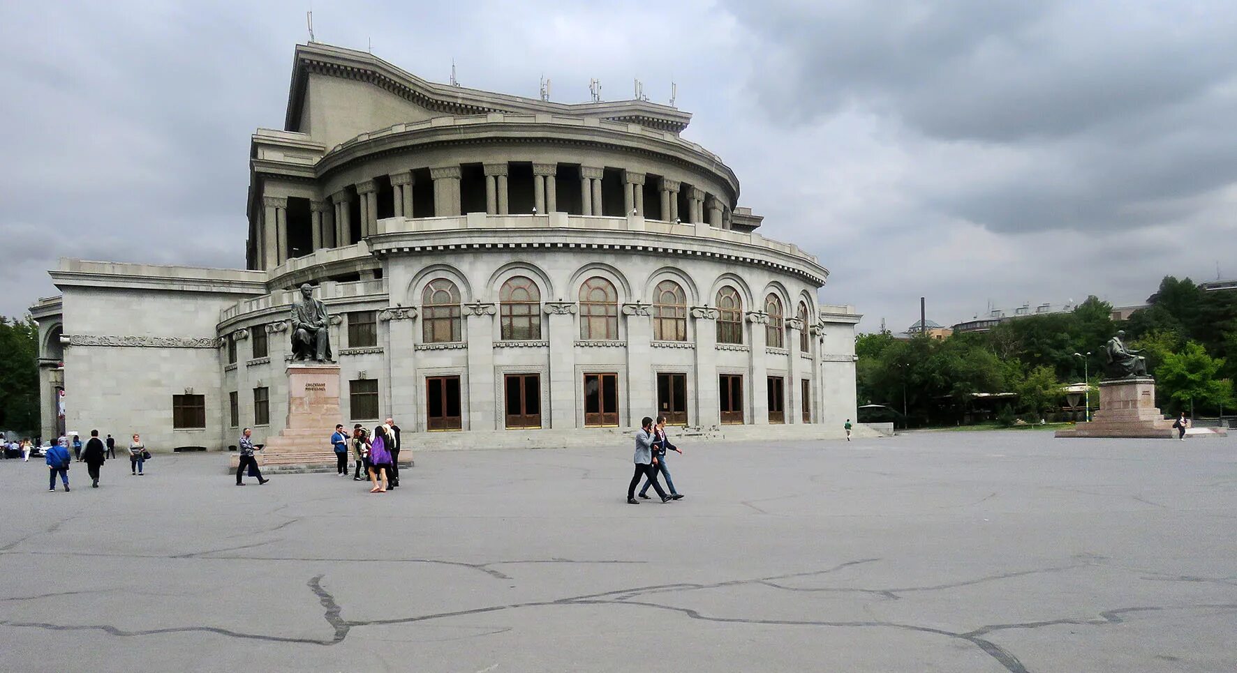 Опера с Северного проспекта в Ереване. Проспект Ленина Ереван. Северная площадь Ереван. Ереван 1990 год площадь.