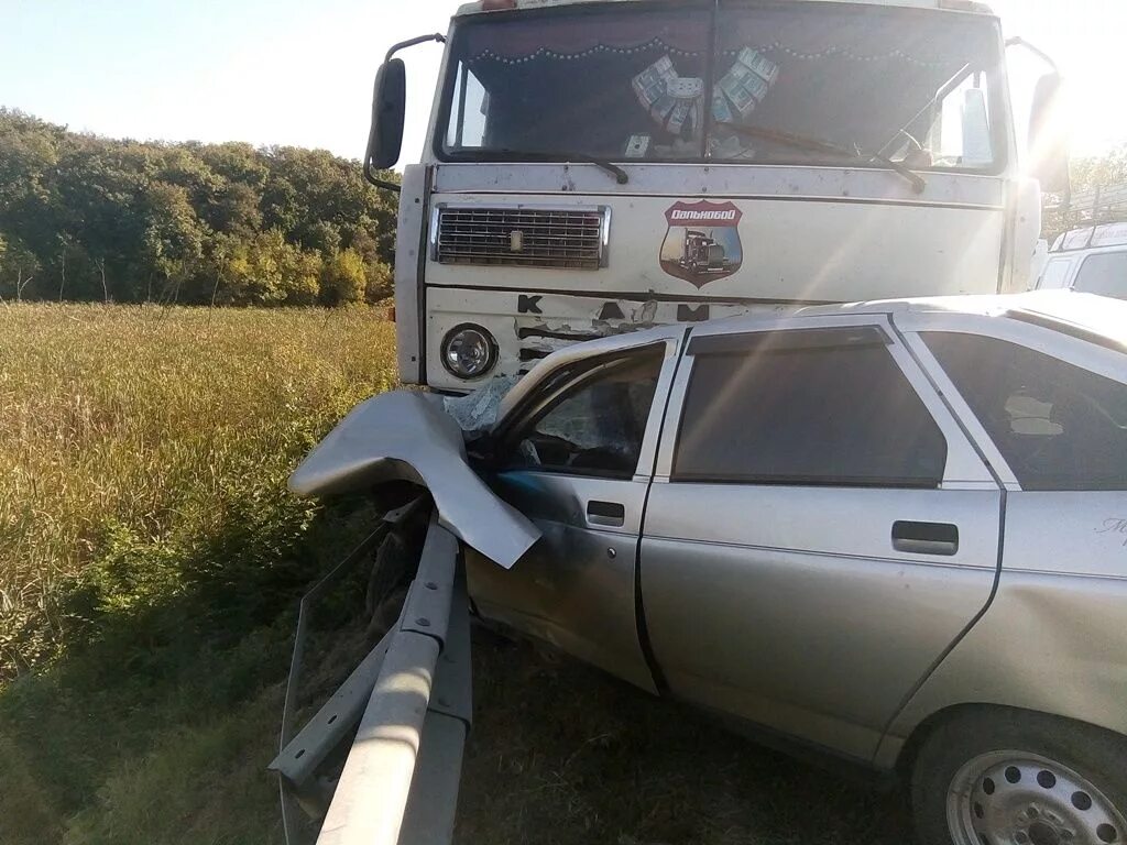 Авария в кавказской Кропоткинского района Краснодарского края. ДТП на трассе Кропоткин. Авария в мирской Краснодарского края Кавказского района. ДТП Кавказская Кропоткин.