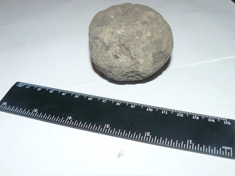 Каменные ядра для пушек. Пушечные ядра 18 век демидовская. Чугунные ядра для пушек. Ядро 8 5 см. Ядро строение и функции.