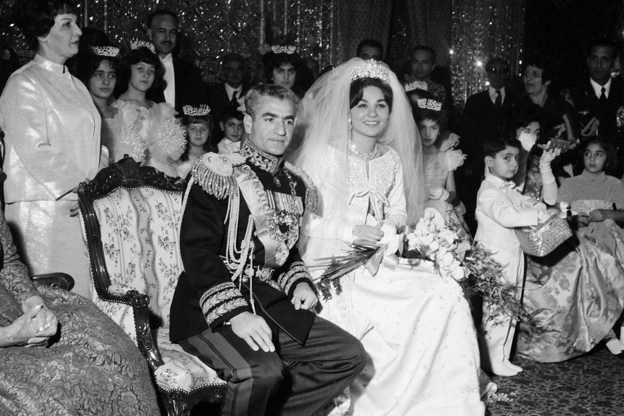 Шах мохаммед реза пехлеви и сорайя. Шах мохаммед реза пехлеви с женой. Принцесса ирана сорайя свадьба. Пехлеви иран. Шах ирана мохаммед реза пехлеви.