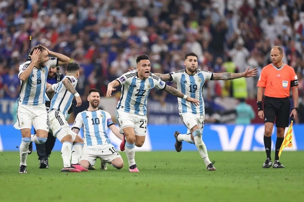 Сборная Аргентины финал 2022. Аргентина Франция 2022 финал. Лионель Месси ЧМ 2022.
