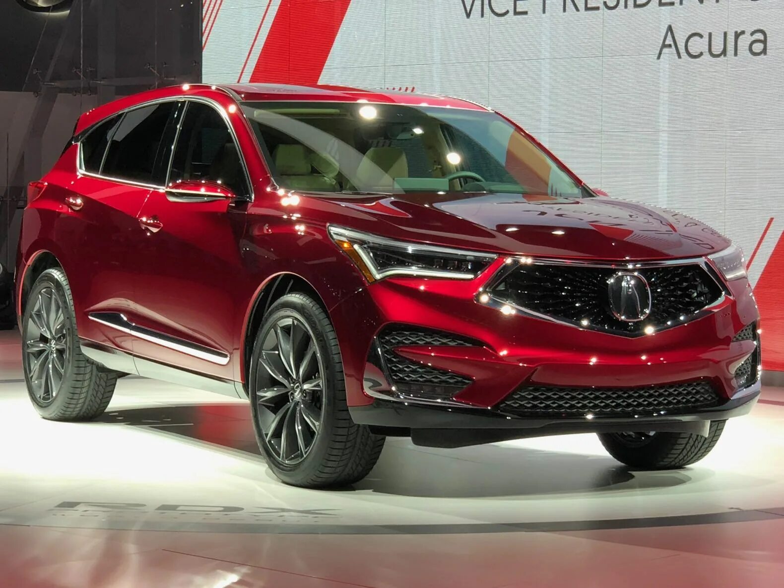 Лучшие надежные кроссоверы. Acura RDX 2019. Acura RDX 2019 года. Паркетник Акура красный.. Машины высокие кроссоверы.